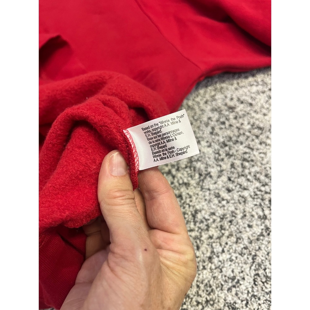 Disney Store Winnie the Pooh Poohs Snowy Days Red Sweatshirt Size Medium Vintage - Picture 6 of 11